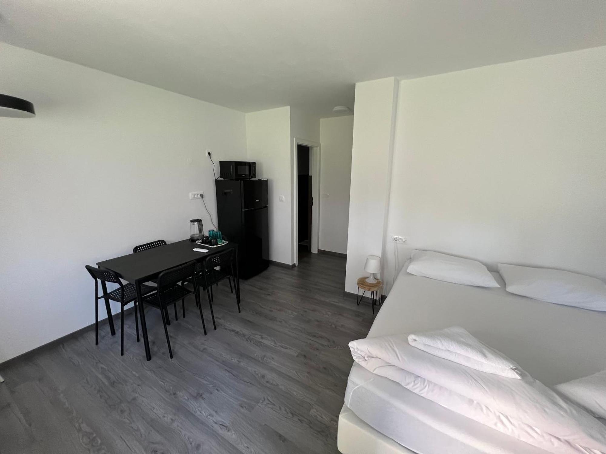 Lemonwood House 호텔 포스토이나 외부 사진