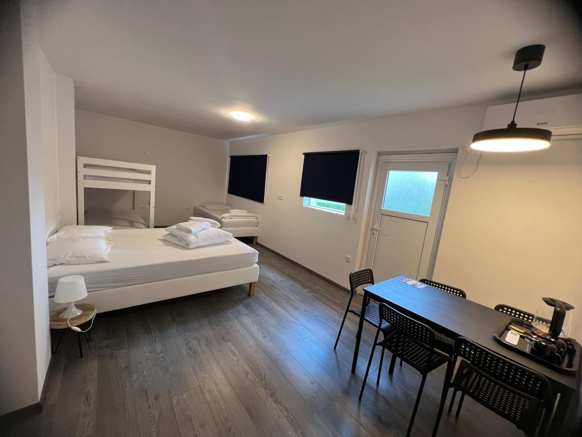 Lemonwood House 호텔 포스토이나 외부 사진