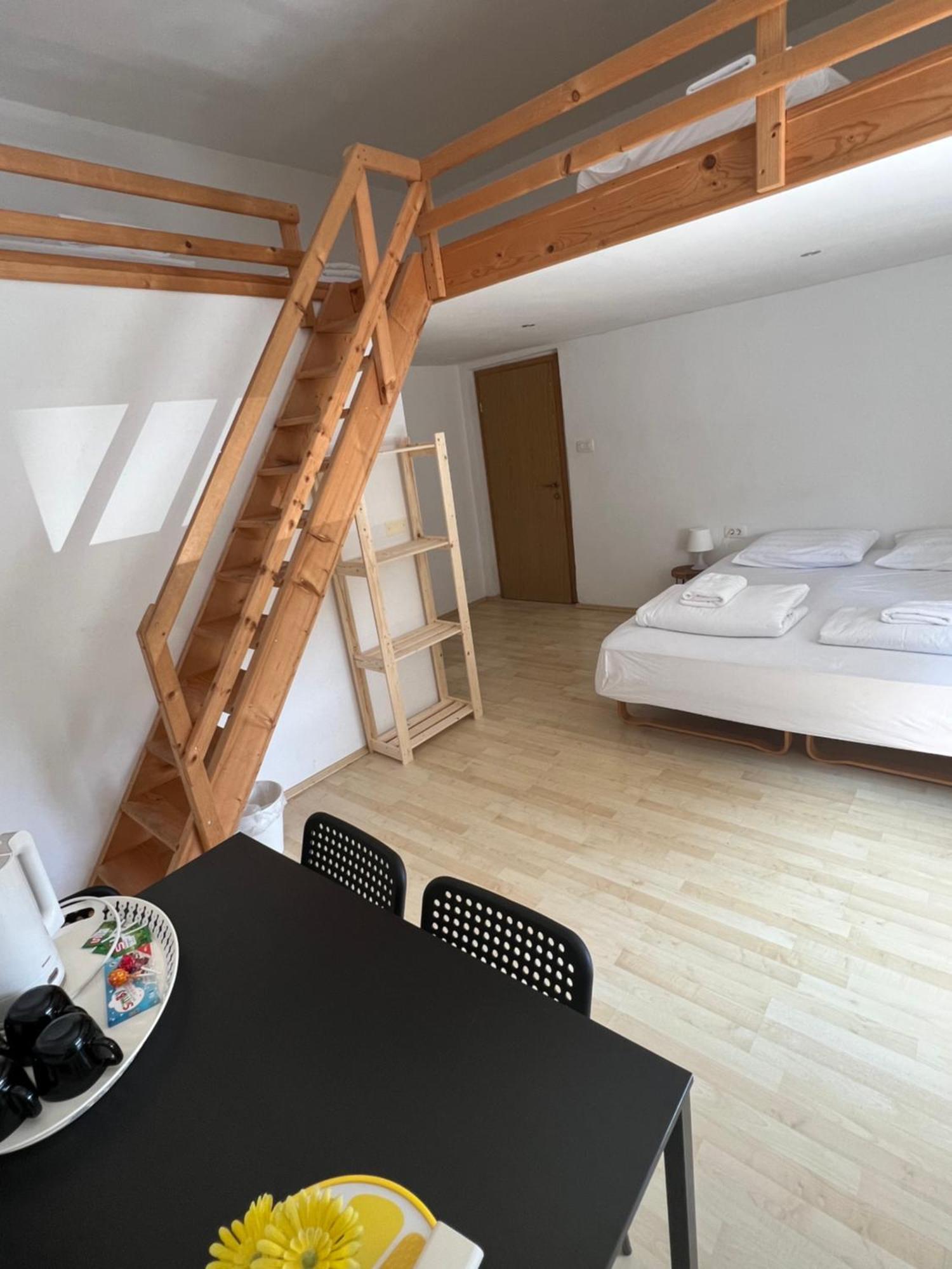 Lemonwood House 호텔 포스토이나 외부 사진