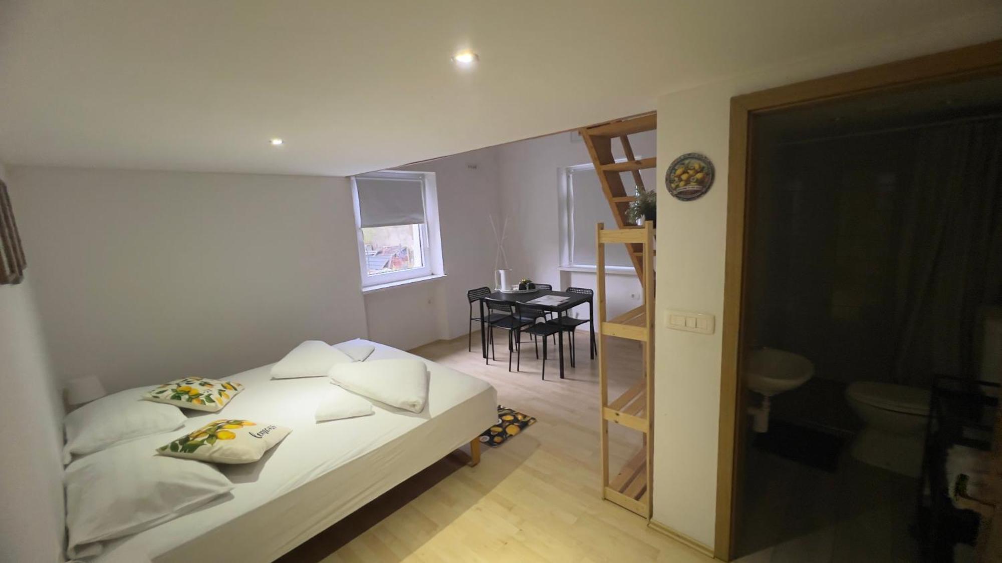 Lemonwood House 호텔 포스토이나 외부 사진