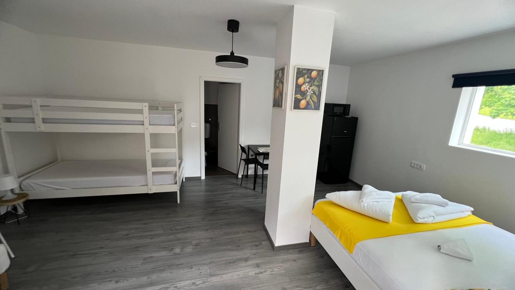 Lemonwood House 호텔 포스토이나 외부 사진
