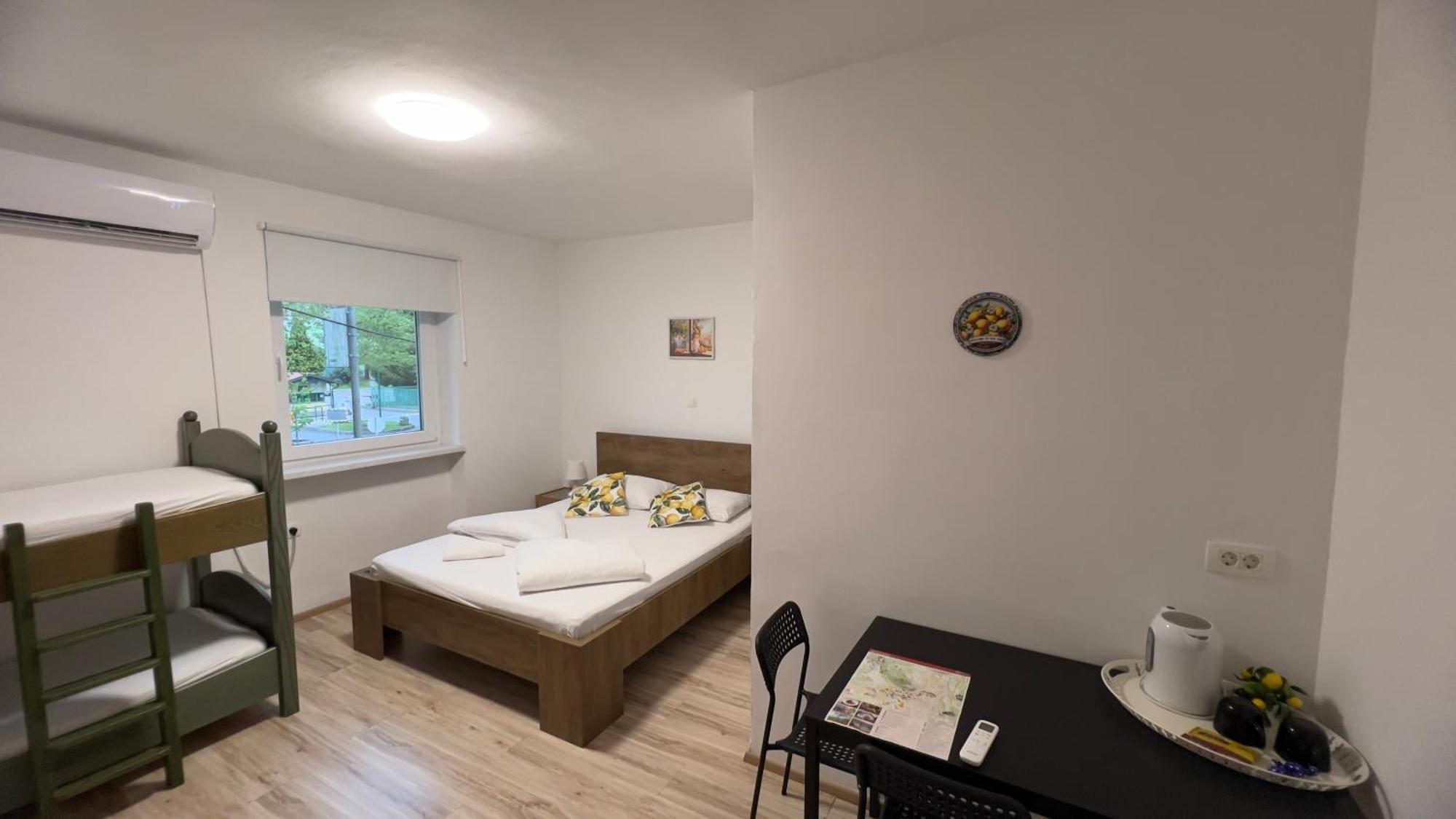 Lemonwood House 호텔 포스토이나 외부 사진