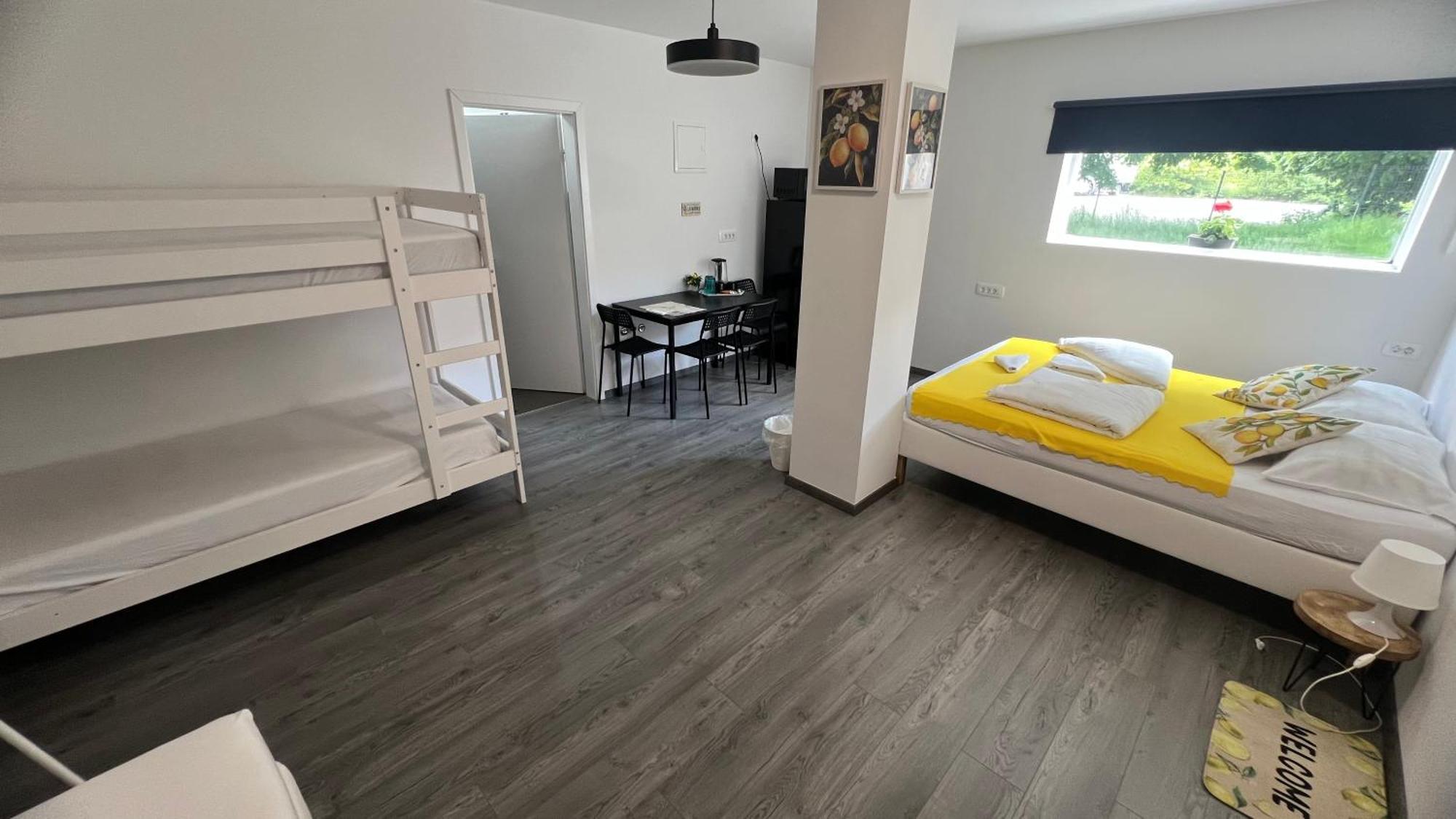 Lemonwood House 호텔 포스토이나 외부 사진
